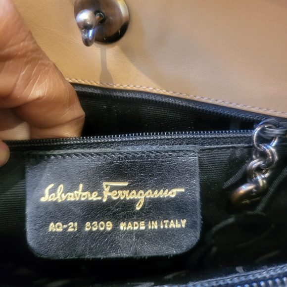 Preloved Salvatore Ferragamo Double Gancini Shoulder Bag. (RARE) Sold-AS-IS - Picture 9 of 17